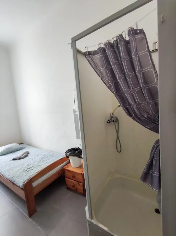 Room With Privat Shower In 3 Rooms Apartment Wiedeń Nocleg ze śniadaniem