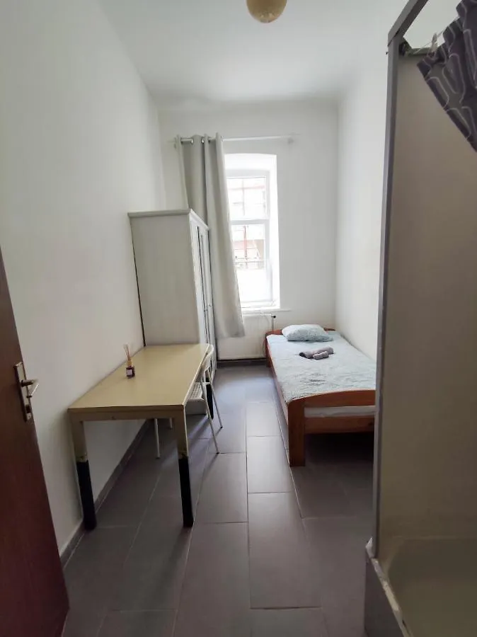 Room With Privat Shower In 3 Rooms Apartment Vienna 0*,