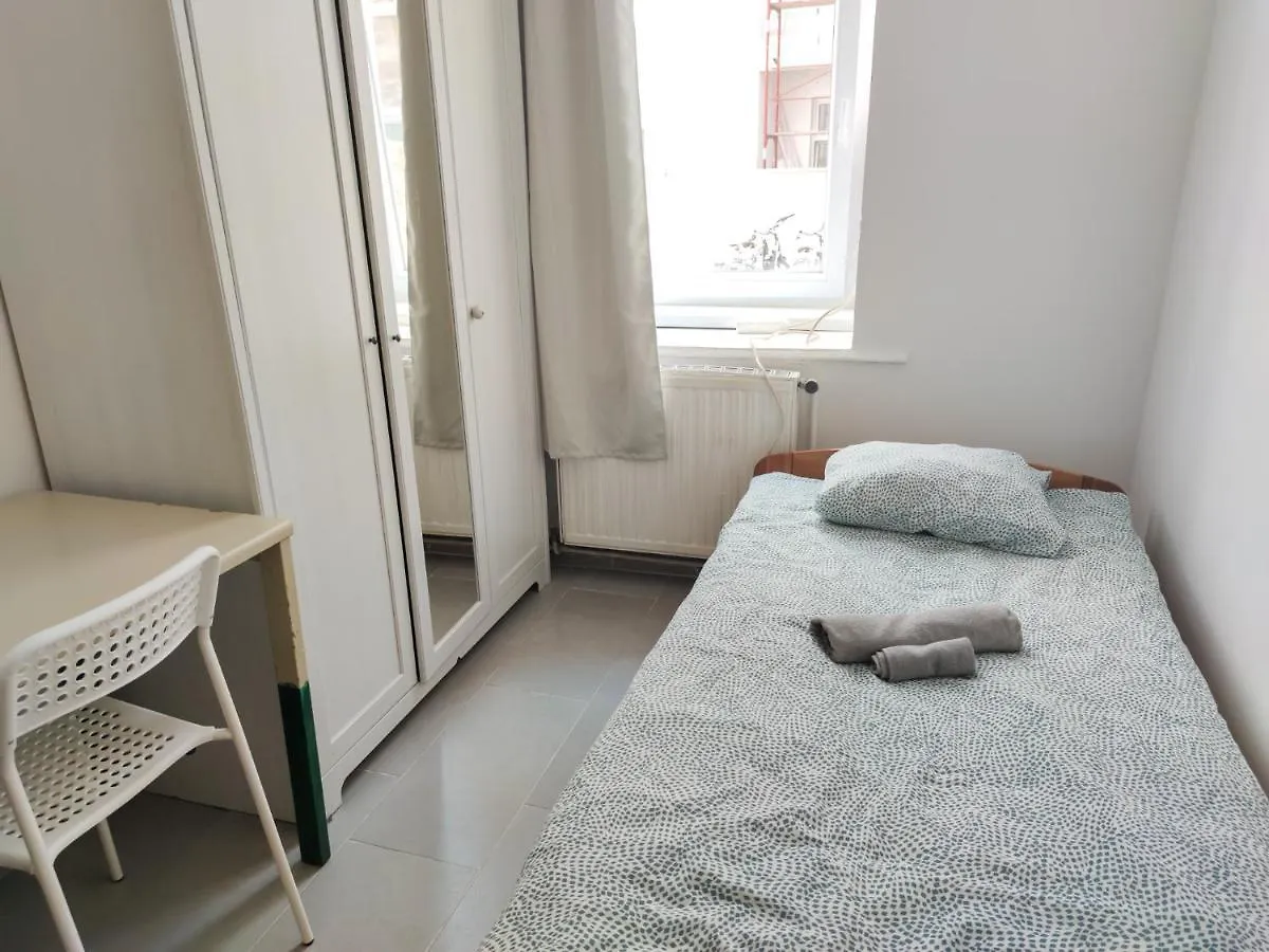 Room With Privat Shower In 3 Rooms Apartment Vienna Bed & Breakfast