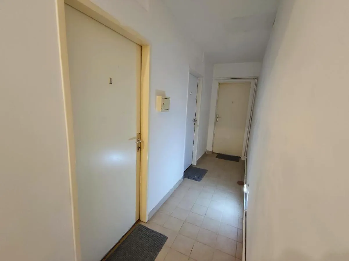 Bed & Breakfast Room With Privat Shower In 3 Rooms Apartment Vienna Austria