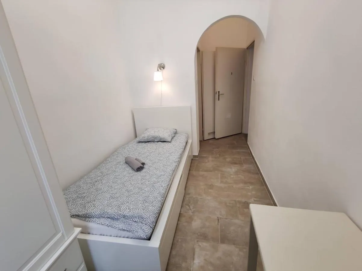 Bed & Breakfast Room With Privat Shower In 3 Rooms Apartment Vienna Austria